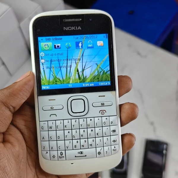 Nokia E5 Refurbished (3) Nokia E5 Refurbished – Classic QWERTY Smartphone